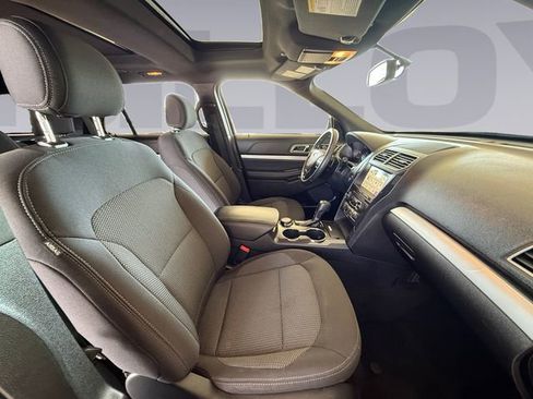 Certified 2017 Ford Explorer XLT w/ Equipment Group 201A image 17