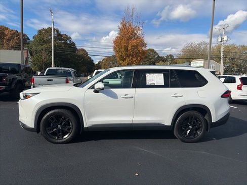 Used 2024 Toyota Grand Highlander Limited image 2