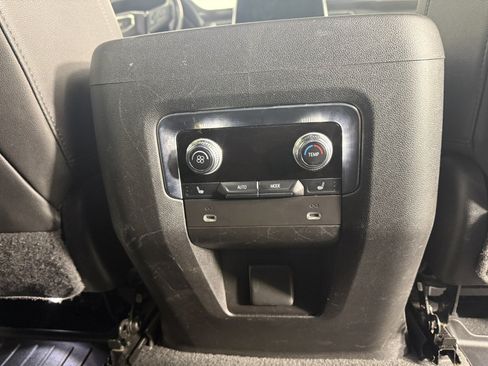 Used 2022 GMC Yukon AT4 AWD/4WD image 14