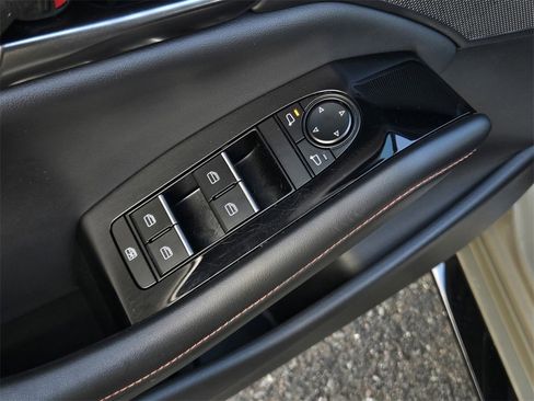 Certified 2025 MAZDA MAZDA3 Carbon w/ Appearance Package image 11