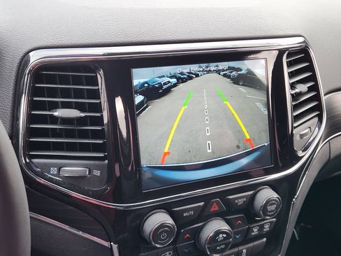 Used 2019 Jeep Grand Cherokee Limited image 21