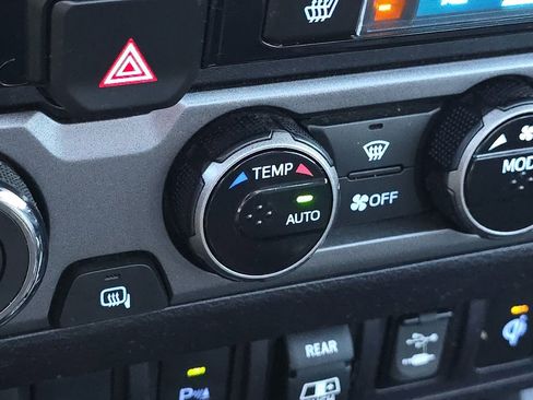 Used 2018 Toyota Tacoma TRD Off-Road image 27