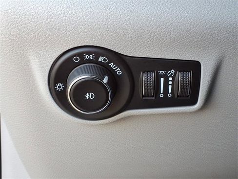 Used 2024 Jeep Compass Limited image 16