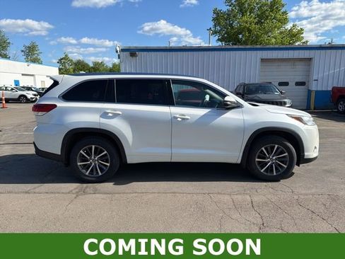 Used 2017 Toyota Highlander XLE AWD/4WD image 1