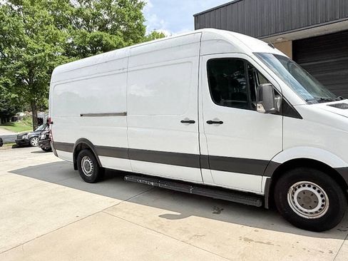 Used 2015 Mercedes-Benz Sprinter 2500 image 12