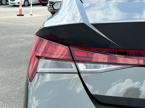 Used 2025 Hyundai Elantra Limited FWD image 10