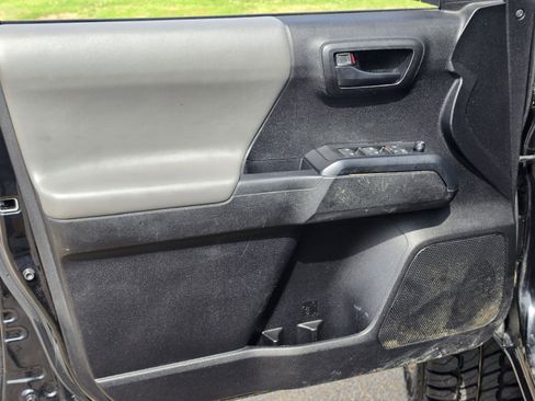 Used 2022 Toyota Tacoma SR w/ SR Convenience Package RWD image 15