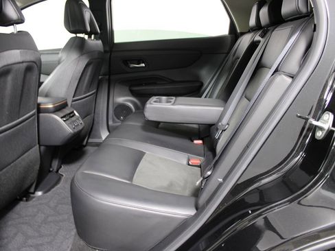 Used 2023 Nissan Ariya FWD image 33