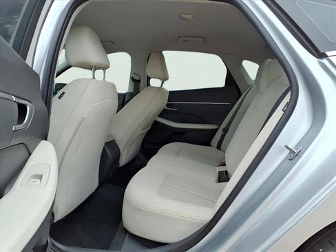Used 2025 Hyundai Sonata SE image 9