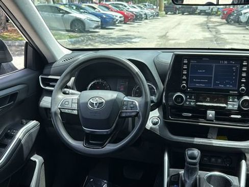 Used 2021 Toyota Highlander L FWD image 14