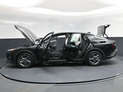 New 2025 Kia K4 LXS image 20