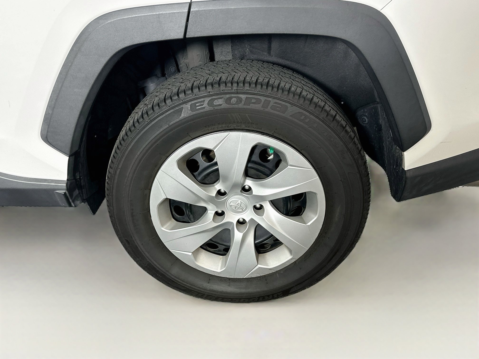 Used 2021 Toyota RAV4 LE FWD image 11