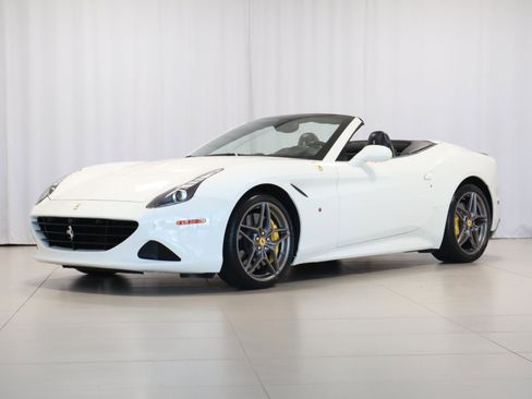 Used 2016 Ferrari California T image 3