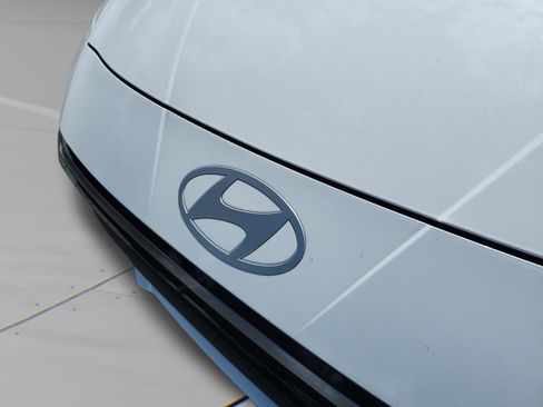 New 2026 Hyundai Elantra Limited FWD image 22