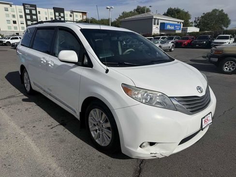 Used 2011 Toyota Sienna XLE AWD/4WD image 4