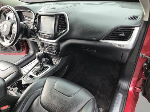 Used 2017 Jeep Cherokee Overland w/ Technology Group image 56