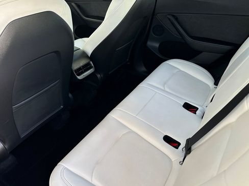 Used 2022 Tesla Model Y Performance AWD/4WD image 26