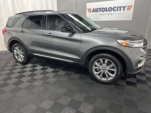Used 2024 Ford Explorer XLT w/ Equipment Group 202A AWD/4WD image 2