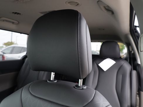 New 2026 Kia Carnival EX FWD image 23