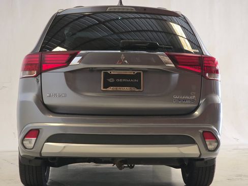 Used 2018 Mitsubishi Outlander 4WD Plug-In Hybrid image 6
