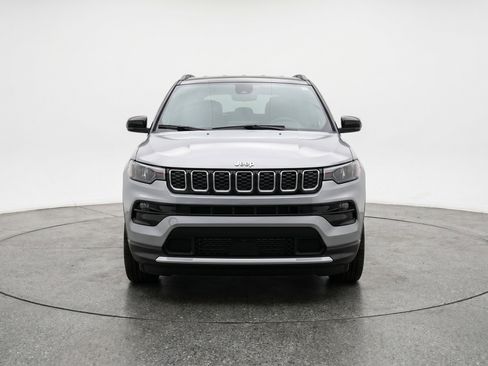 Used 2025 Jeep Compass Limited AWD/4WD image 2
