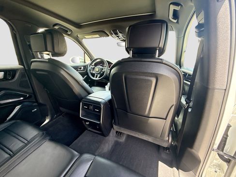 Used 2019 Porsche Cayenne AWD/4WD image 30