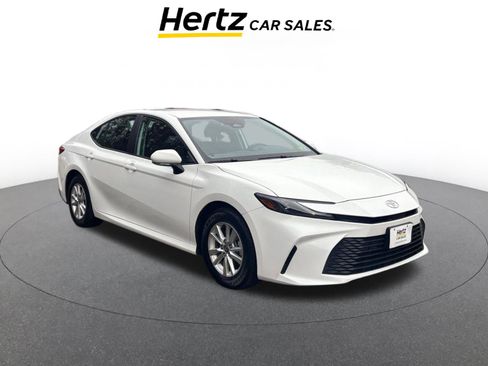 Used 2025 Toyota Camry LE image 1