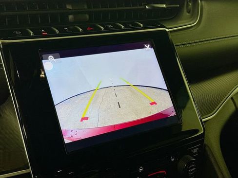 Used 2024 Jeep Grand Cherokee L Altitude image 17