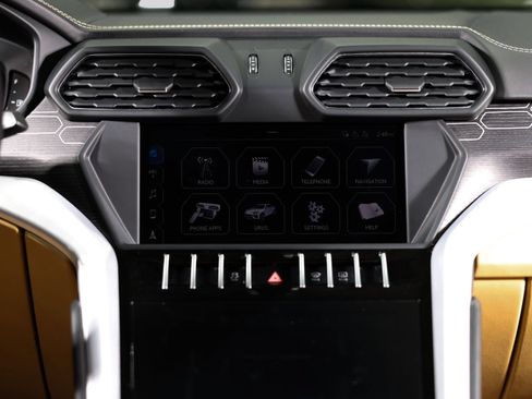 Used 2019 Lamborghini Urus AWD/4WD image 48