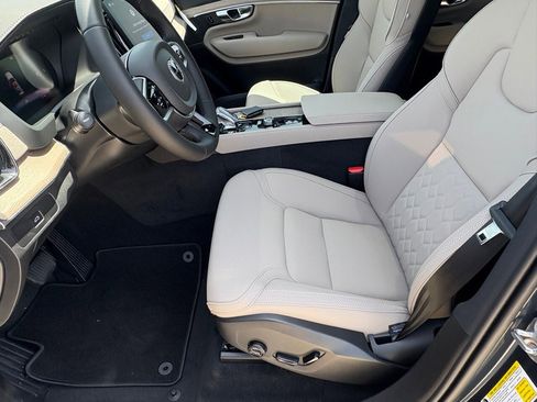 New 2026 Volvo XC90 B6 Plus w/ Protection Package Premier image 16