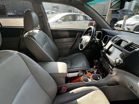 Used 2011 Toyota Highlander Limited w/ Tow Pkg image 47