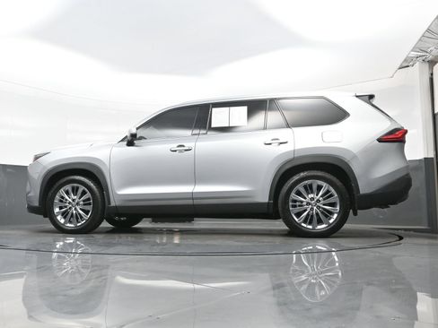 Used 2024 Toyota Grand Highlander AWD image 30
