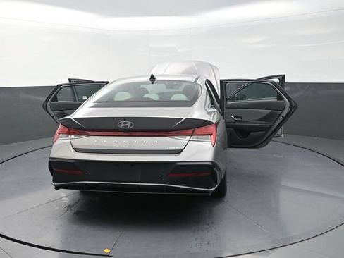 Used 2024 Hyundai Elantra Limited FWD image 44