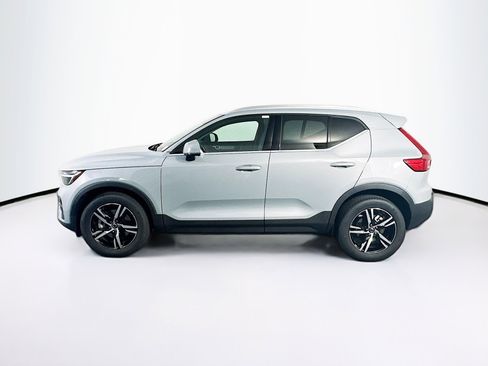 Used 2025 Volvo XC40 B5 Core image 4