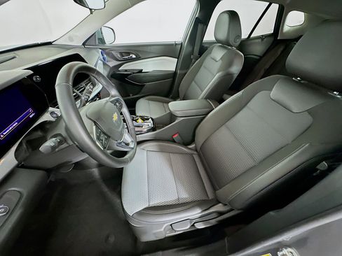 Used 2025 Chevrolet Trax LT w/ LT Convenience Package image 13