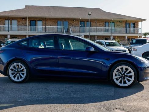 Used 2022 Tesla Model 3 Standard Range image 18