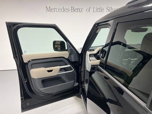 Used 2024 Land Rover Defender 110 S image 17