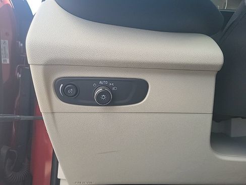 Used 2021 Buick Envision Essence FWD image 38