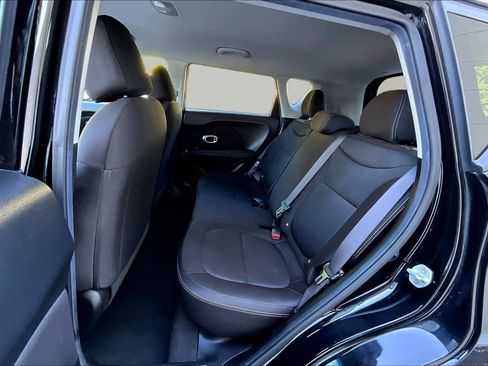 Used 2017 Kia Soul FWD image 22