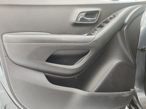 Used 2022 Chevrolet Trax LT w/ Driver Confidence Package image 11