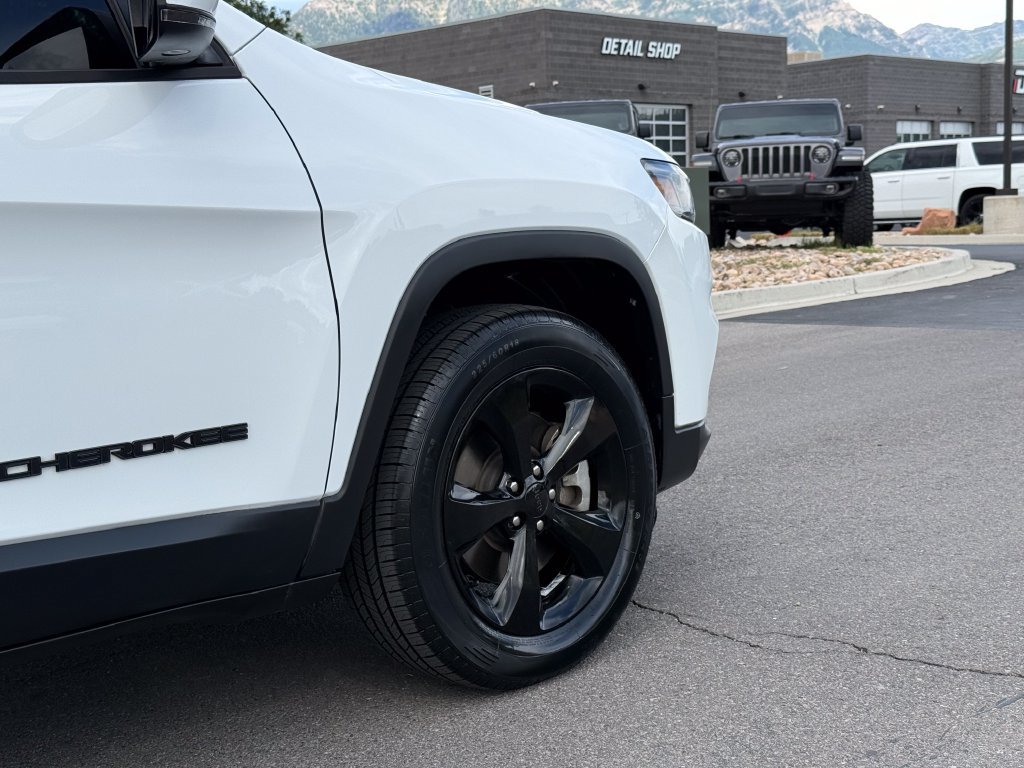 Used 2020 Jeep Cherokee Latitude Plus AWD/4WD image 7