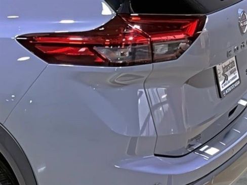 Used 2025 Nissan Rogue SL AWD/4WD image 10