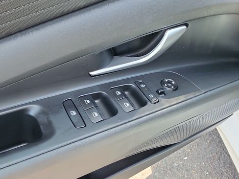 Used 2025 Hyundai Elantra SE FWD image 18