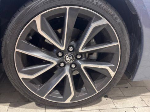 Used 2021 Toyota Corolla SE w/ SE Premium Package image 5