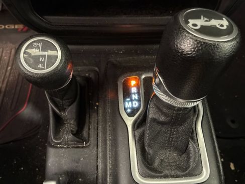 Used 2018 Jeep Wrangler Unlimited Sport S AWD/4WD image 15