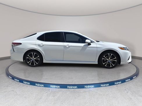 Used 2018 Toyota Camry SE FWD image 5
