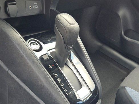Used 2025 Nissan Versa SV FWD image 20
