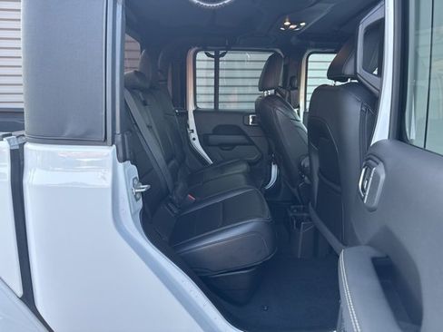 Used 2022 Jeep Gladiator Overland image 32