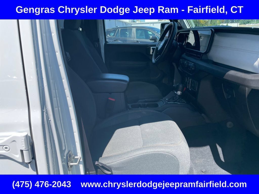 Certified 2024 Jeep Wrangler Unlimited w/ Convenience Group AWD/4WD image 23