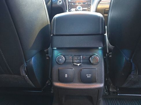 Used 2018 Ford Explorer Platinum image 27